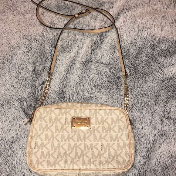 Michael Kors Handbags - Michael Kors Crossbody